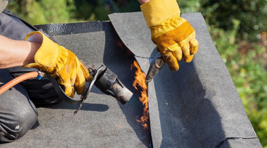 Professional gutter cleaning in Cave Junction, OR